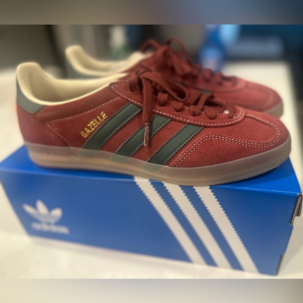 Adidas Gazelle women’s size 9.5/ MENS 8.5